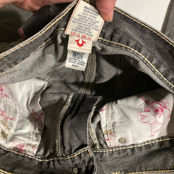 True Religion Ricky Big QT in “ANOL Dust Road” wash size 33x31 - Picture 5 of 8